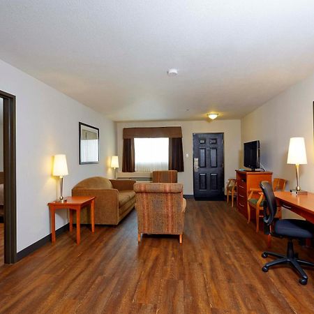 Quality Inn & Suites Saskatoon Kamer foto