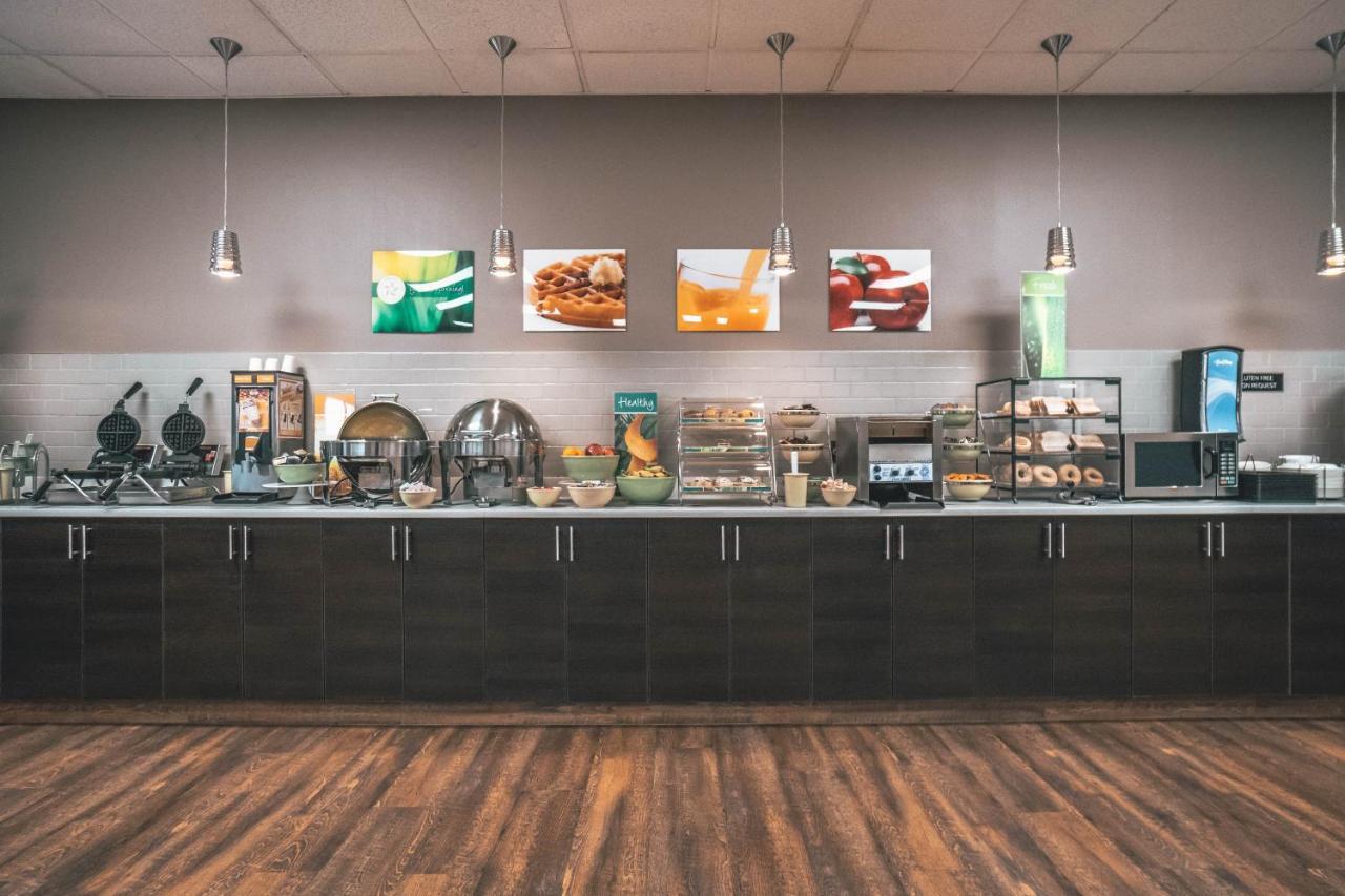 Quality Inn & Suites Saskatoon Buitenkant foto