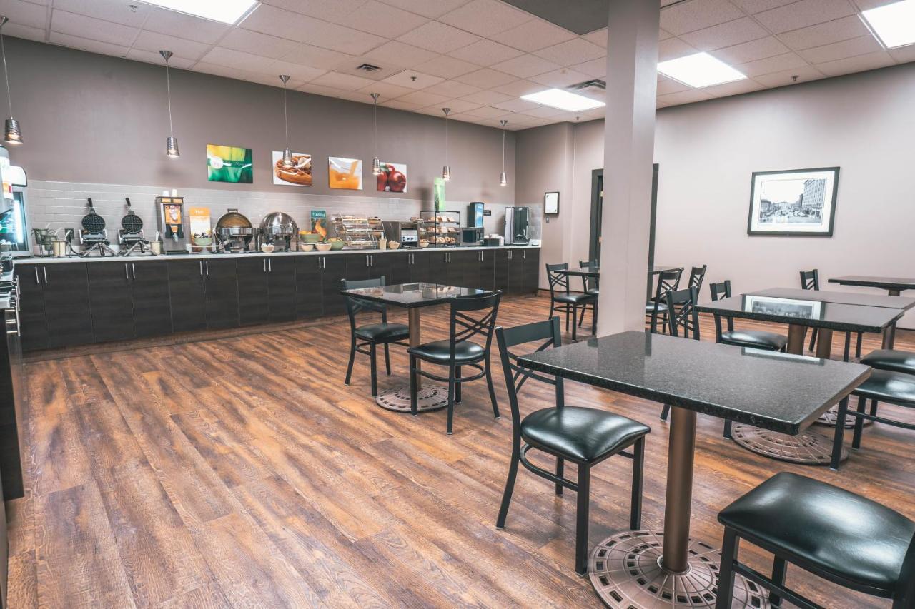 Quality Inn & Suites Saskatoon Buitenkant foto