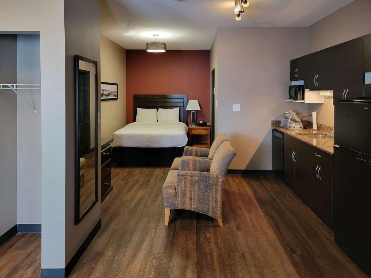 Quality Inn & Suites Saskatoon Buitenkant foto