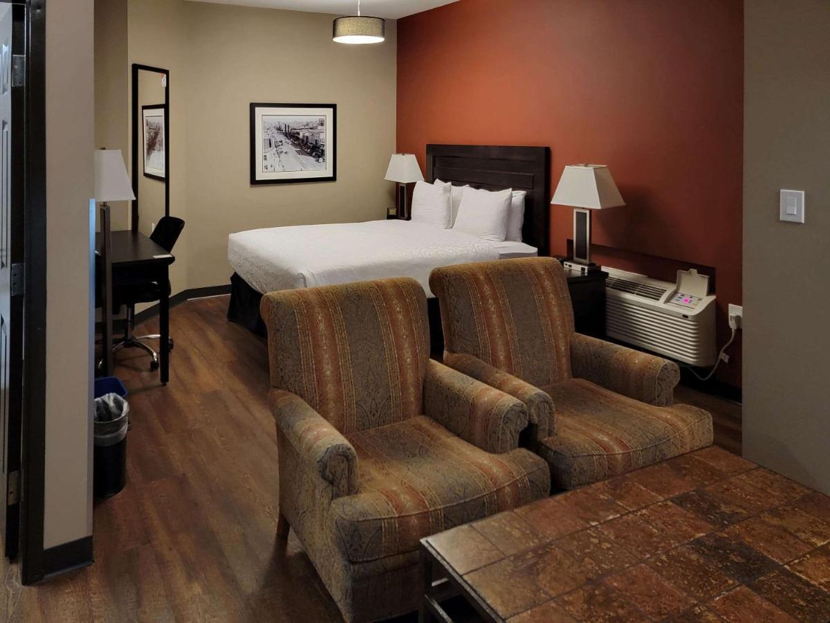 Quality Inn & Suites Saskatoon Buitenkant foto