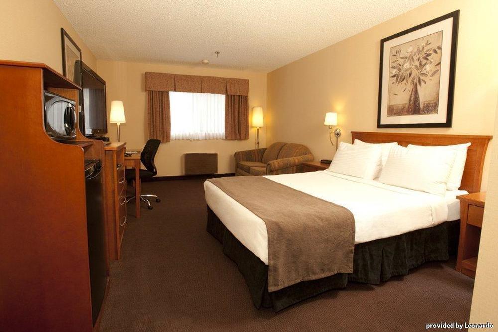 Quality Inn & Suites Saskatoon Kamer foto