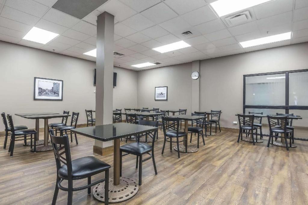 Quality Inn & Suites Saskatoon Buitenkant foto