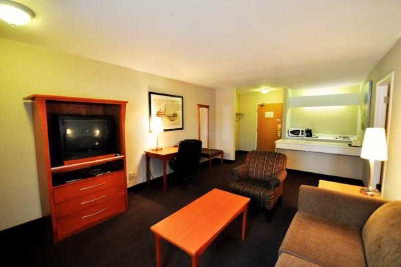 Quality Inn & Suites Saskatoon Kamer foto