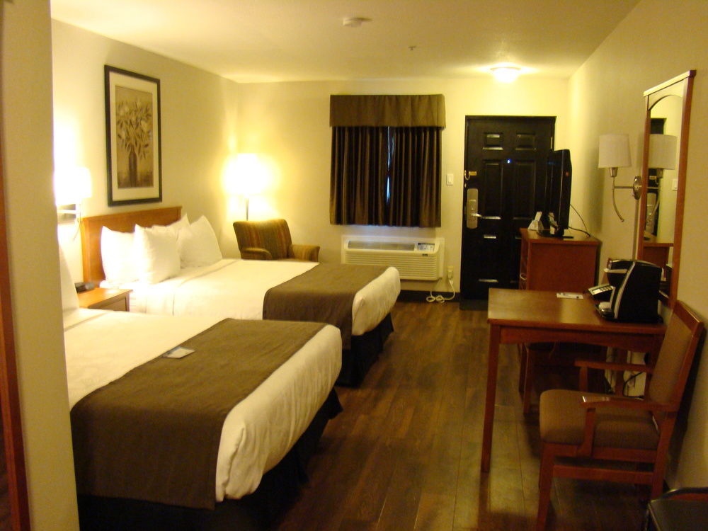 Quality Inn & Suites Saskatoon Buitenkant foto