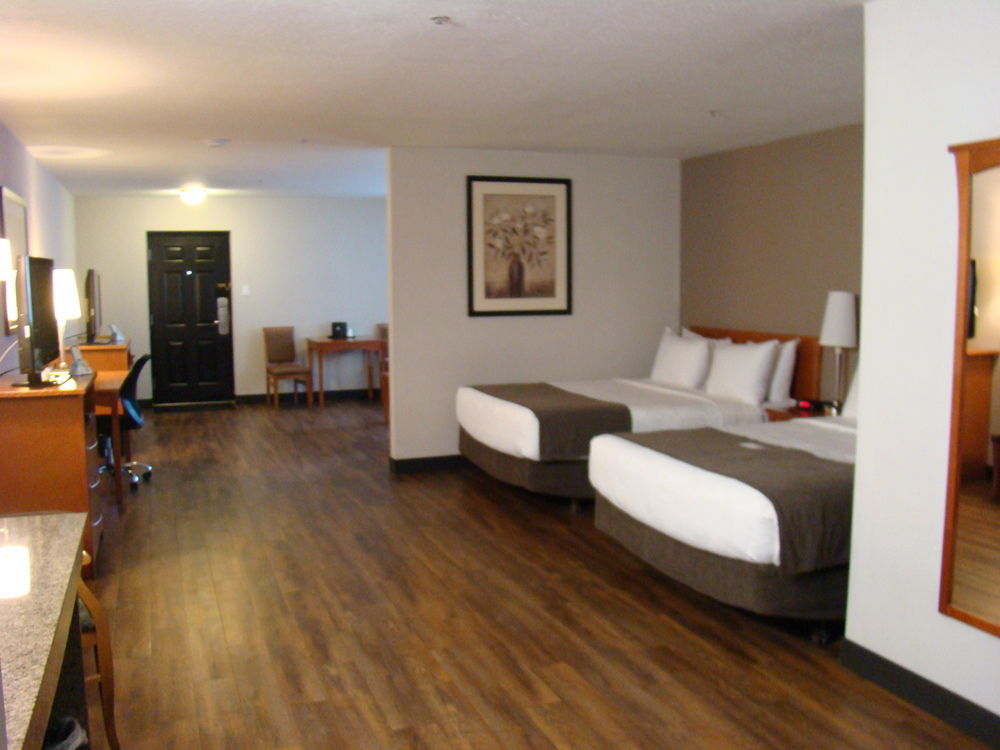 Quality Inn & Suites Saskatoon Buitenkant foto